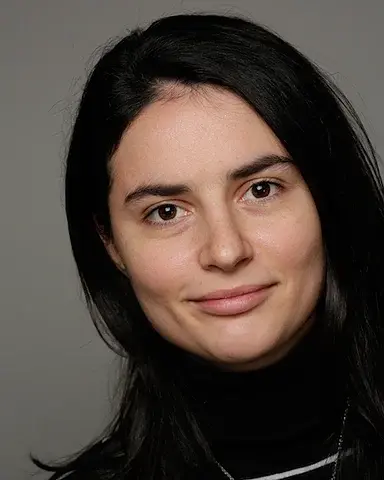 Headshot of Ioana Nicoara.